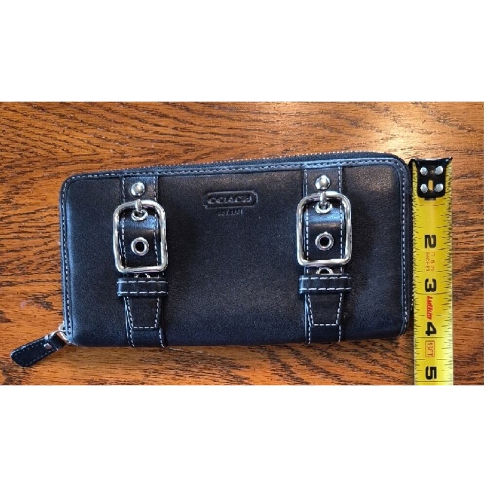 Coach Soho Black Leather Zip Wallet with Silver Buckle Details EUC - Picture 4 of 16